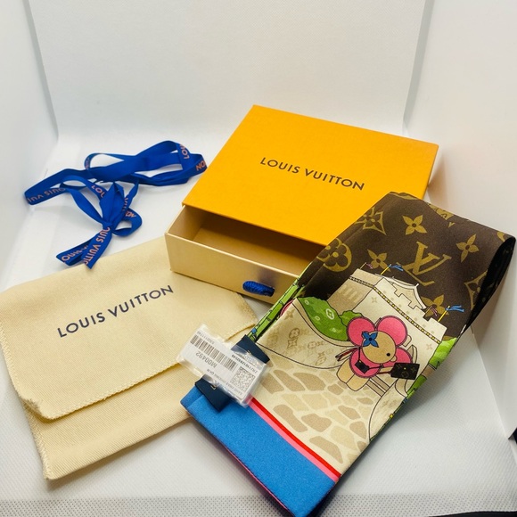NEW Louis Vuitton Silk Monogram 2021 Vivienne Xmas Animation China Bandeau Scarf - Picture 6 of 9